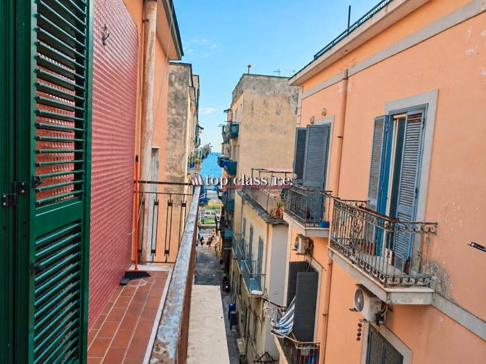 Appartamento trilocale in vendita in Via Giacomo Contessa, Lungomare, Pozzuoli