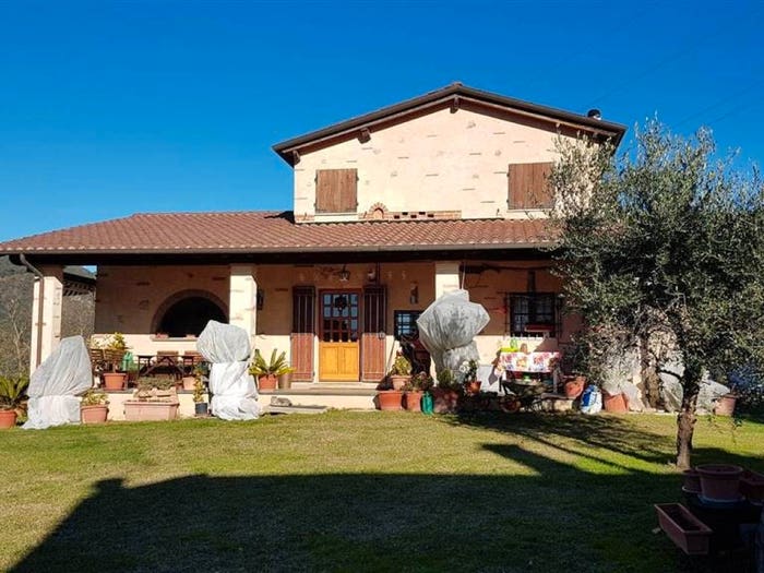 Casa con 6 locali in vendita in Camaiore Paese, Camaiore