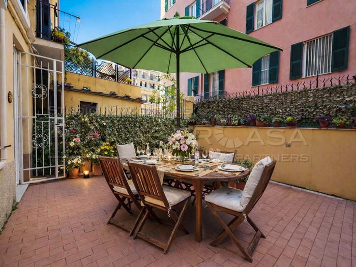 Appartamento trilocale in vendita in Via Giuseppe Casaregis, Foce, Genova