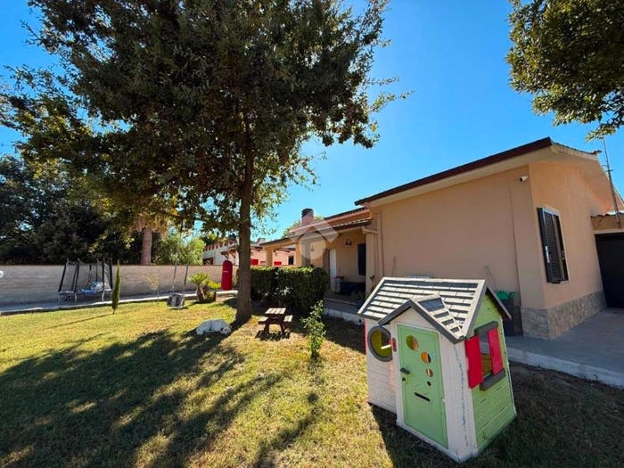 Casa trilocale in vendita in Via Esino, Campo di Carne Pantanelle, Aprilia
