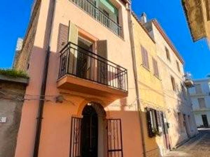 Casa con 6 locali in vendita in Via Carlo Alberto, Scano di Montiferro