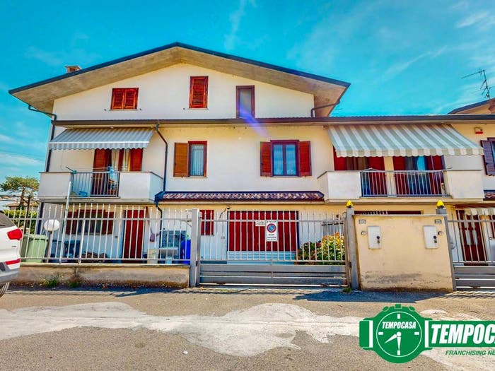 Casa quadrilocale in vendita in Viale Ferdinando Bialetti, Centro, Mede