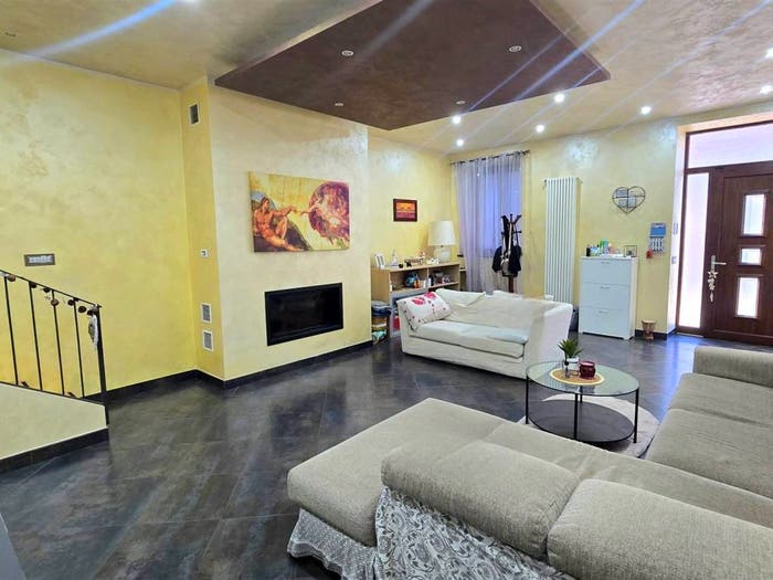 Casa con 6 locali in vendita in Via Martiri della Libertà, Centro, Salussola