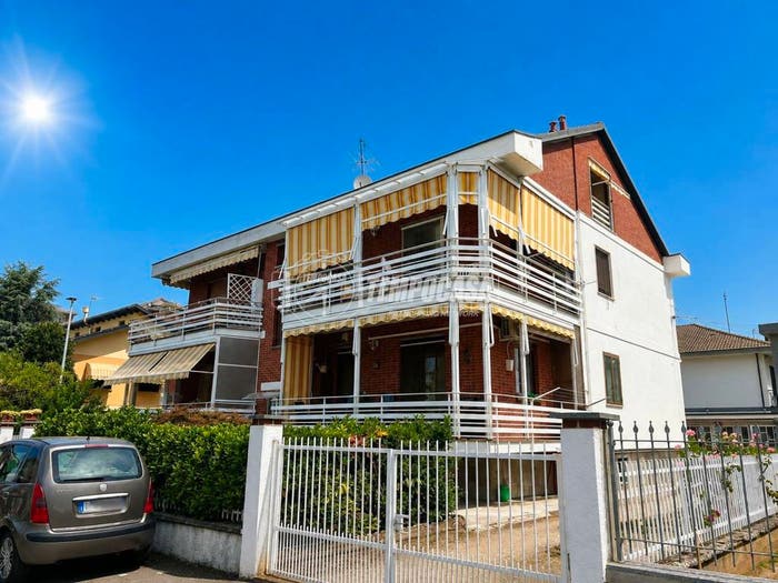 Appartamento con 5 locali in vendita in Via Alessandro Manzoni, Centro, Orbassano
