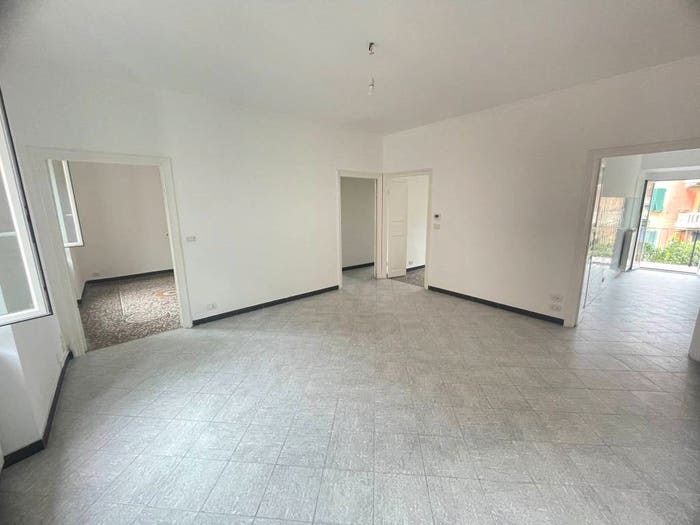 Appartamento con 5 locali in vendita in Via Teodoro II di Monferrato, Pegli, Genova