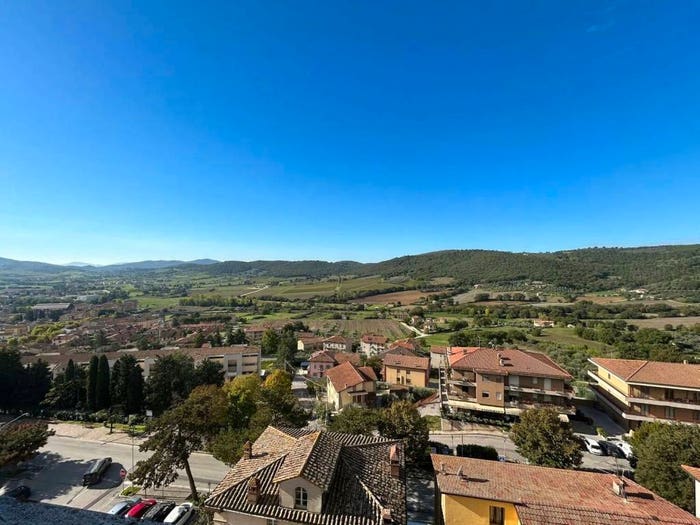 Appartamento con 6 locali in vendita in Piazzale Giacomo Matteotti, Centro, Magione