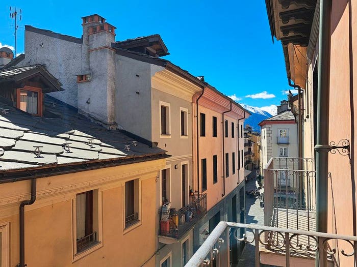 Appartamento quadrilocale in vendita in Via JeanBaptiste de Tillier, Centro, Aosta