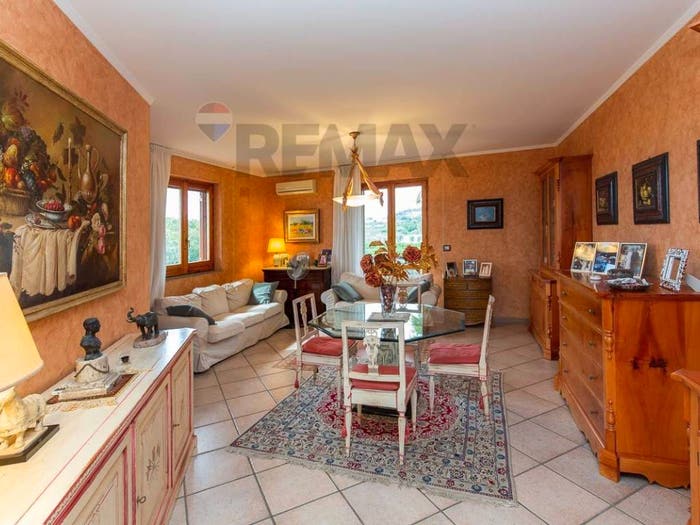 Casa con 6 locali in vendita in Via Lecco, Centro, Aci Catena