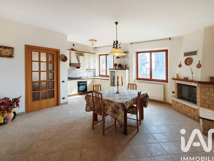 Casa con 6 locali in vendita in Via VALLE, Centro, Montelparo