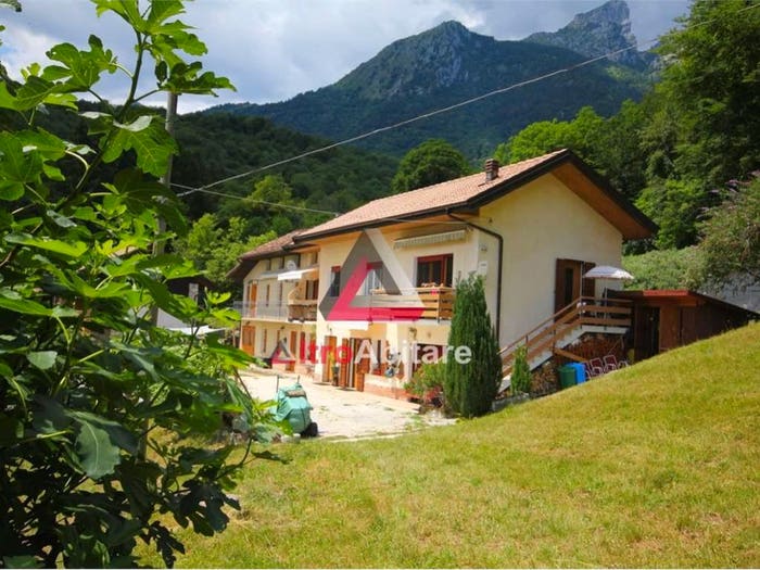 Casa con 6 locali in vendita in via alconis, San Gregorio nelle Alpi