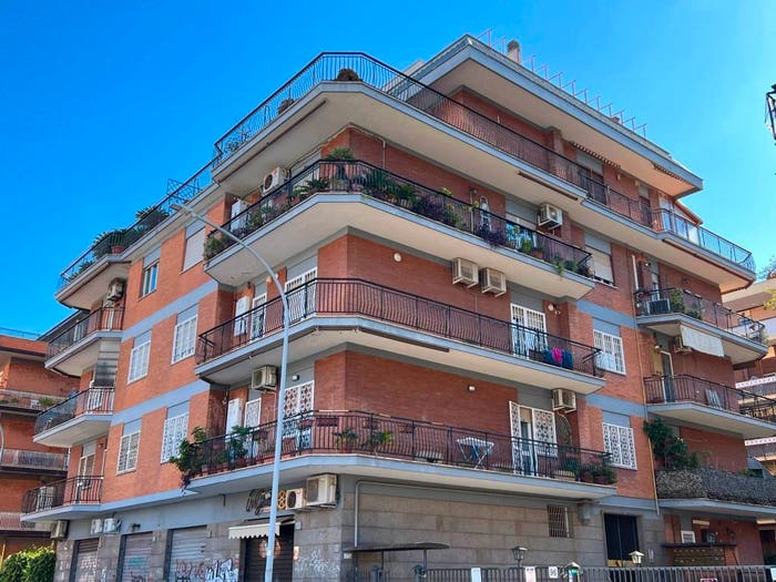 Appartamento trilocale in vendita in Via Fabrizio Luscino, Appio Claudio Statuario, Roma