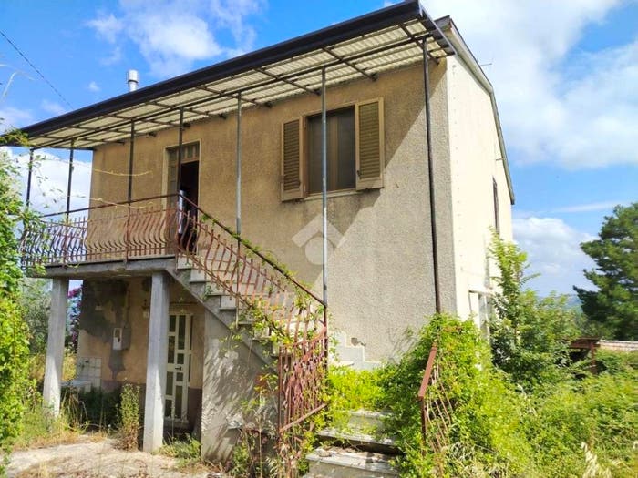 Casa quadrilocale in vendita in CONTRADA CARRARI, Montefalcione