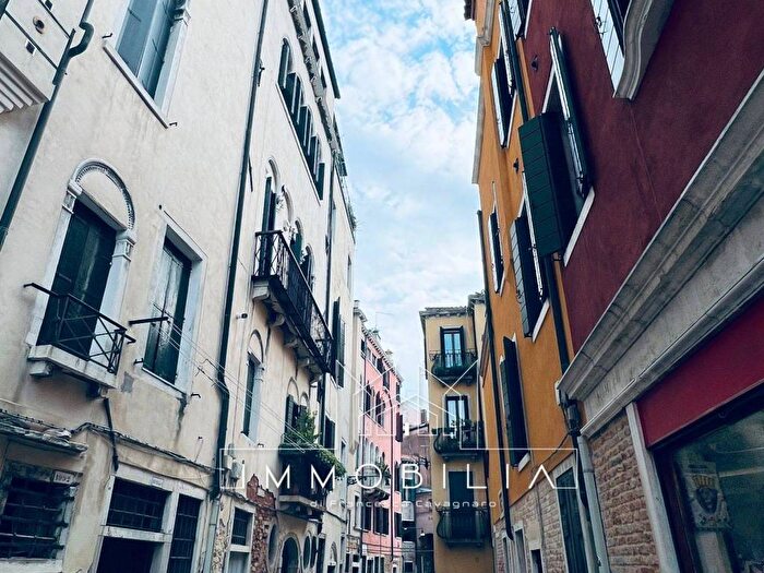 Appartamento quadrilocale in vendita in San Polo, Venezia