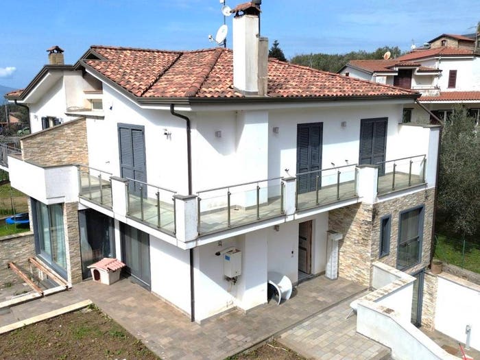 Casa con 6 locali in vendita in Via dei Prati, Novi Velia
