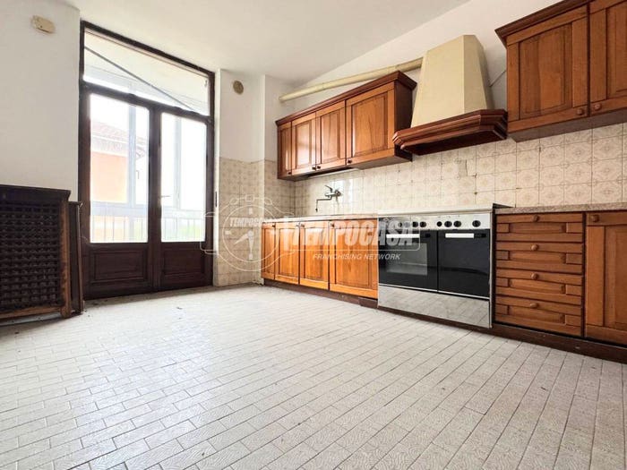 Appartamento quadrilocale in vendita in Via Giuseppe Garibaldi, Benna