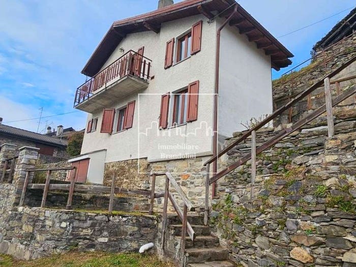 Casa quadrilocale in vendita in Armio, Maccagno con Pino e Veddasca