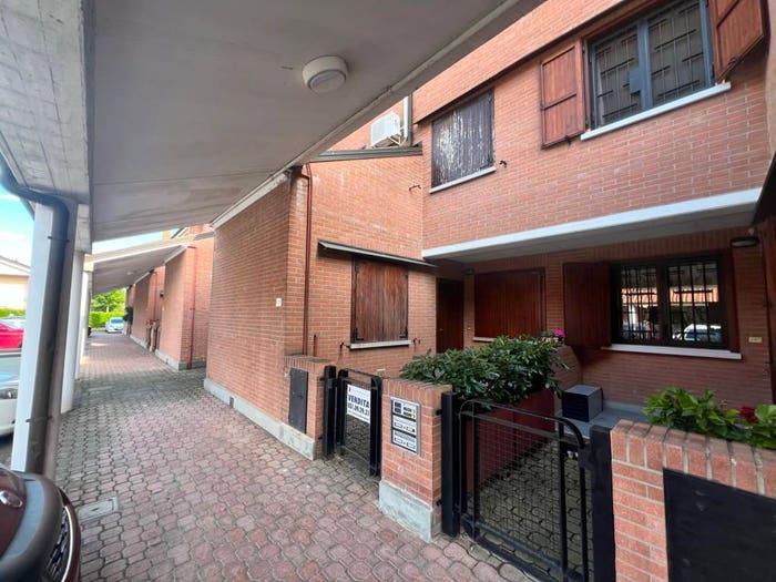 Casa quadrilocale in vendita in Via Francesco Zanardi, Noce Pescarola, Bologna
