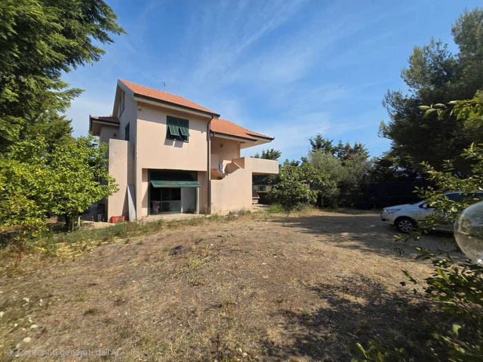 Casa con 5 locali in vendita in Regione Ruato, Albenga