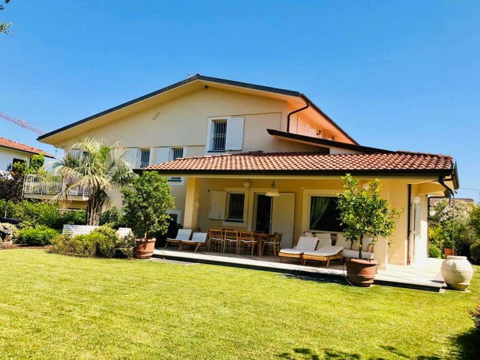 Casa con 6 locali in vendita in via Michelangelo Buonarroti, Centro, Forte dei Marmi