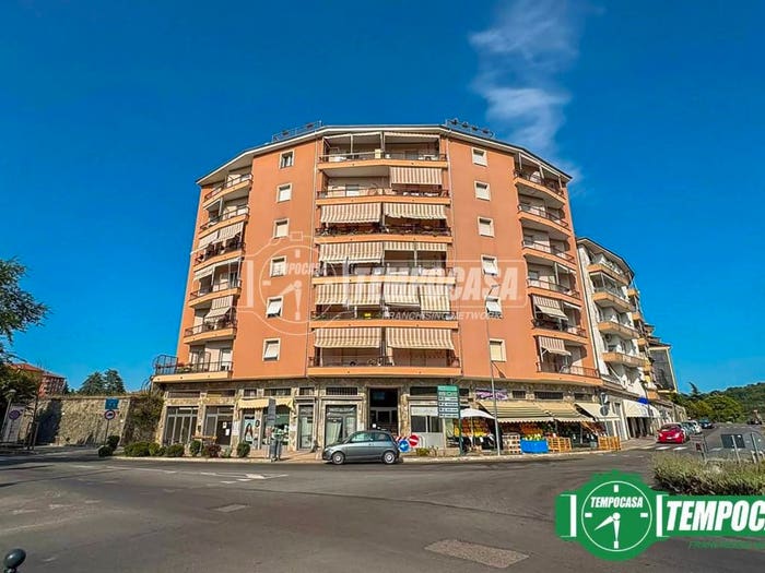 Appartamento trilocale in vendita in Corso Bagni, Centro, Acqui Terme