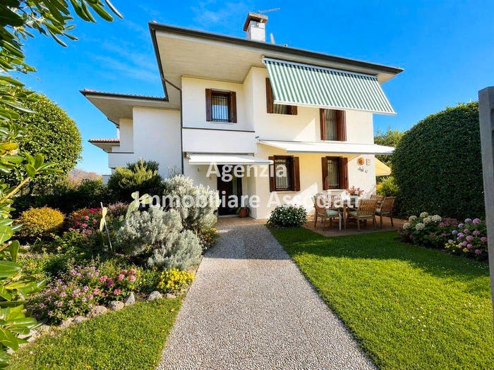 Casa con 5 locali in vendita in Via Colbacchini, Centro, Bassano del Grappa