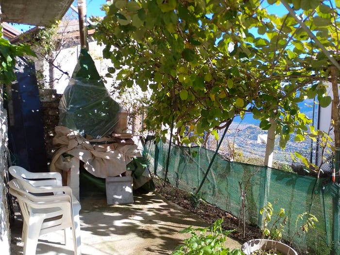 Casa con 6 locali in vendita in Via Armando Diaz, Patone, Isera