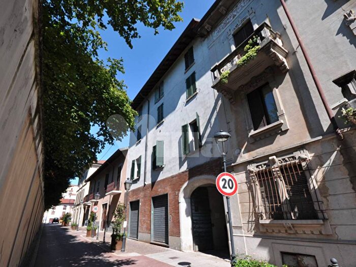 Appartamento quadrilocale in vendita in Via della Vittoria, Molteno