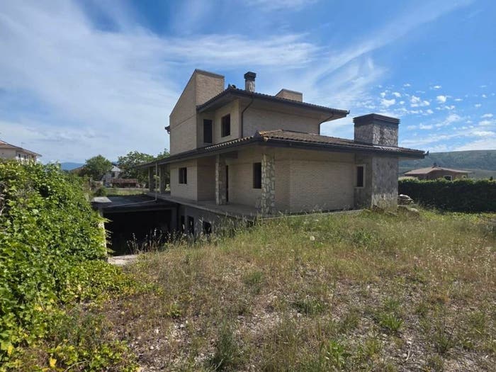 Casa con 6 locali in vendita in SP, Antrosano, Avezzano