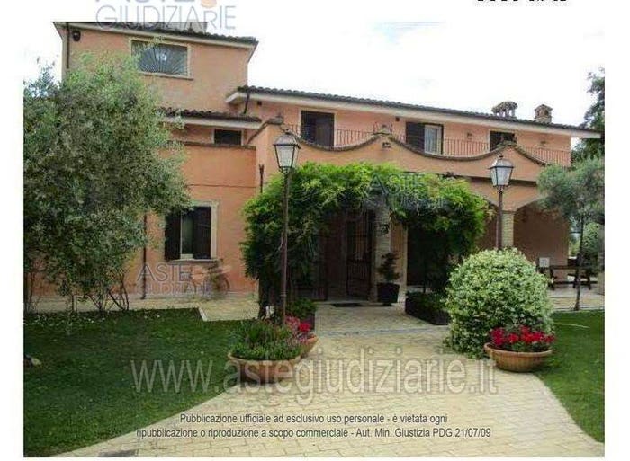 Casa con 6 locali in vendita in Via Moncocitto, Cepagatti