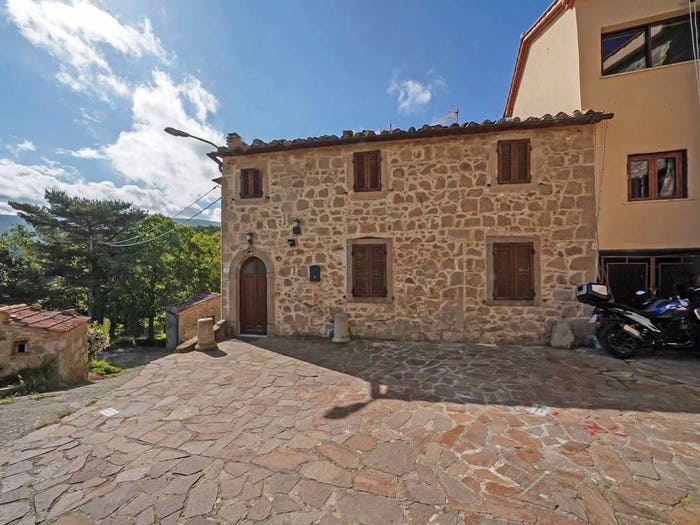 Casa bilocale in vendita in Strada Dei Tepolini No Number, Castel del Piano
