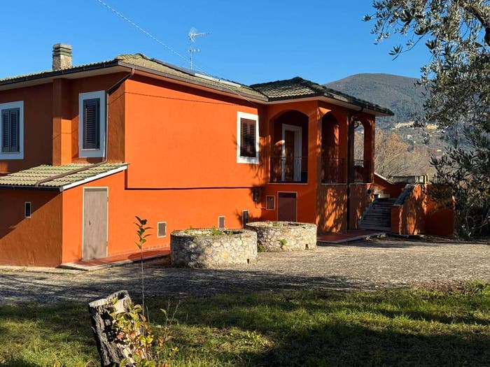 Casa quadrilocale in vendita in Via Galantina, Poggio Catino