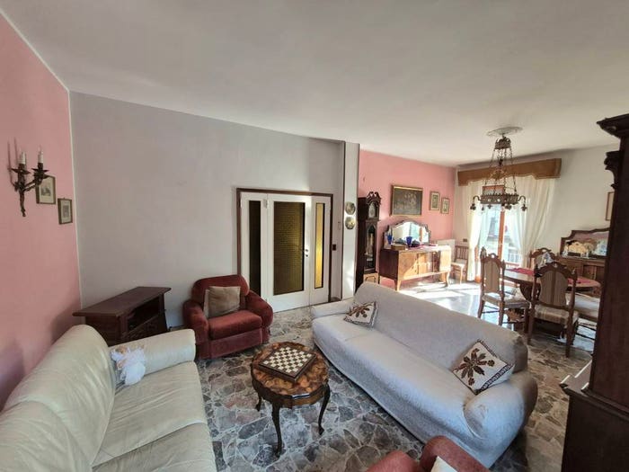 Appartamento con 6 locali in vendita in VIA GRAN BRETAGNA, Europa, Firenze
