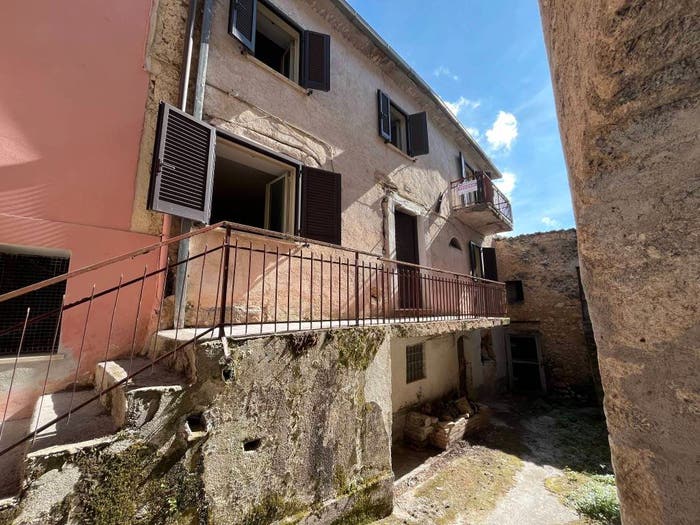 Case in Vendita e in Affitto - 2