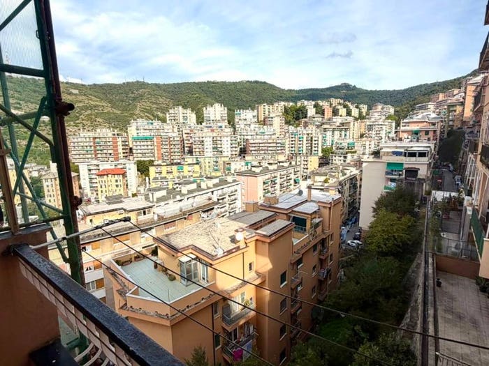 Appartamento con 6 locali in vendita in Via Napoli, Oregina, Genova