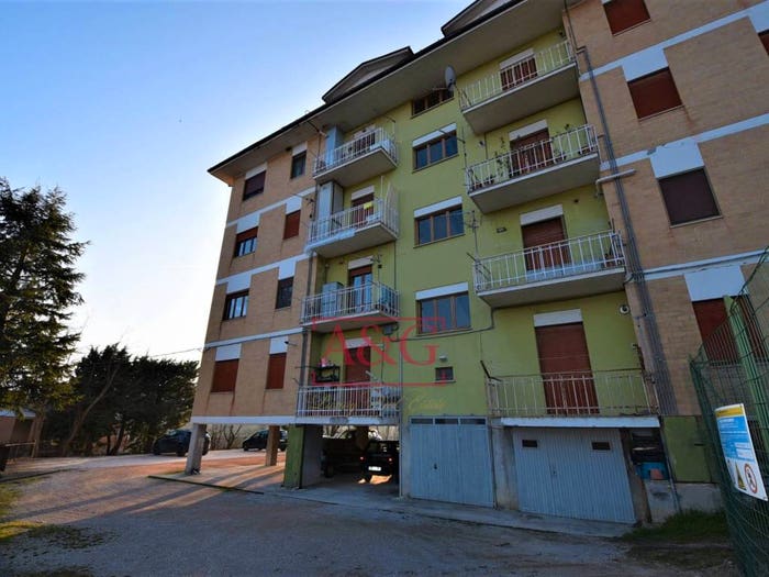Appartamento con 6 locali in vendita in Via Aldo Moro, Centro, Amandola