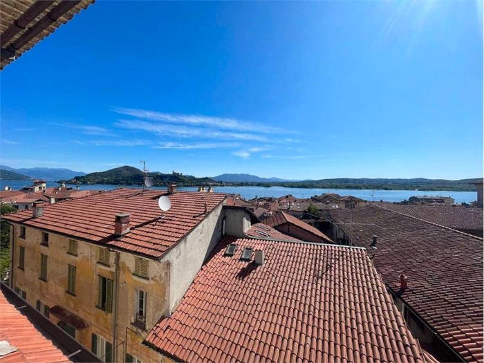 Casa con 6 locali in vendita in via gramsci, Centro, Arona
