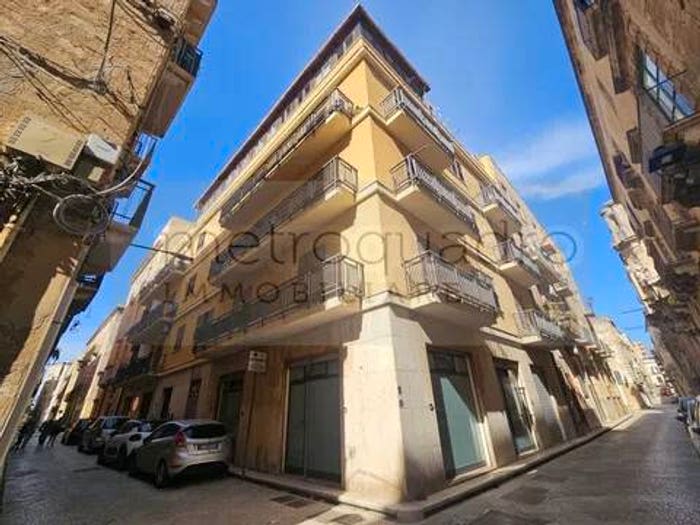 Appartamento trilocale in vendita in Via Generale Fardella Enrico, Centro, Trapani