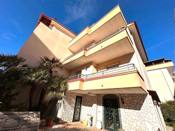 Casa con 6 locali in vendita in Via Adda, Centro, Marano di Napoli
