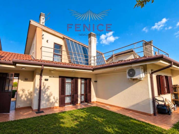 Casa con 6 locali in vendita in Via Monte Solder, Centro, Montebelluna