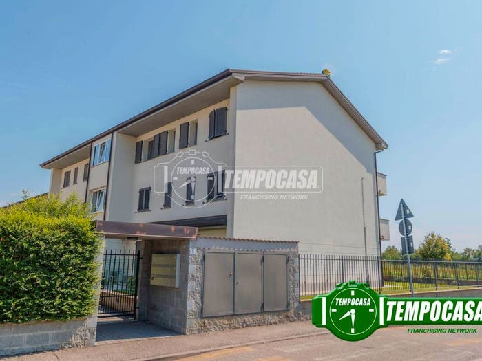 Appartamento trilocale in vendita in Via Lea Garofalo, Centro, Rosate