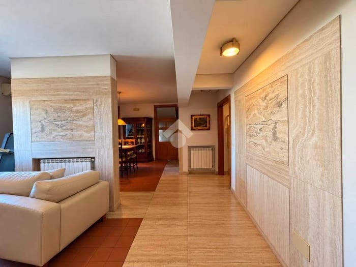 Appartamento con 6 locali in vendita in Via Guglielmo Marconi, Sant'Arpino