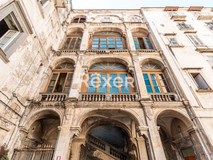 Appartamento trilocale in vendita in Largo Proprio D'Avellino, Centro Storico, Napoli