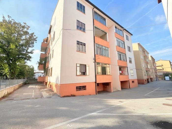Appartamento trilocale in vendita in Viale Colli Euganei, Battaglia Terme