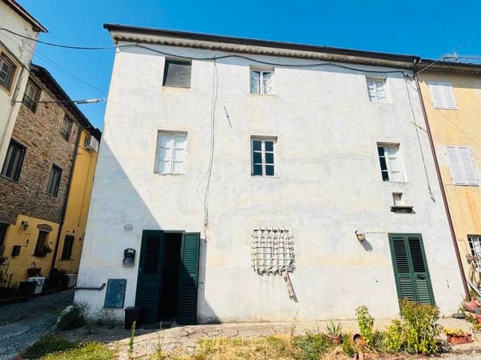 Casa quadrilocale in vendita in Via Sottomonte, Massa Pisana Vicopelago, Lucca