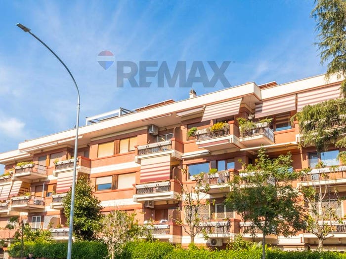 Appartamento trilocale in vendita in Appio Claudio Statuario, Roma
