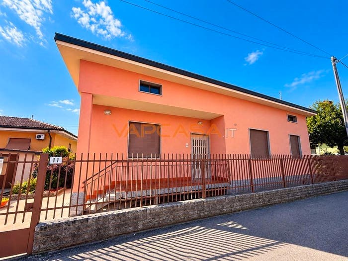 Casa bilocale in vendita in Cividate al Piano