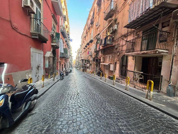 Appartamento bilocale in vendita in Vico Primo Portapiccola a Montecalvario, Quartieri Spagnoli, Napoli