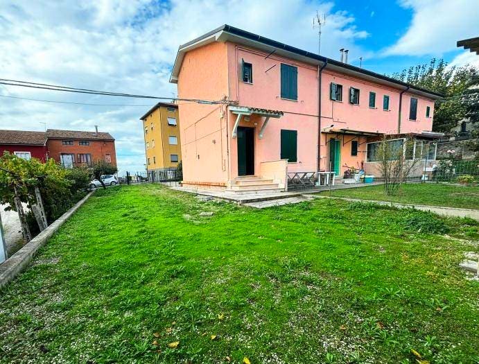 Appartamento quadrilocale in vendita in Via Santissimo Crocifisso, Centro, Ostra Vetere