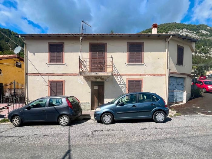 Appartamento quadrilocale in vendita in Viale Domenico Lugini, Centro, Fiamignano