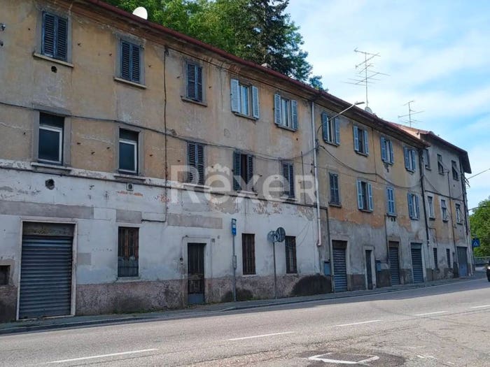Appartamento con 6 locali in vendita in Via Varese, Centro, Malnate
